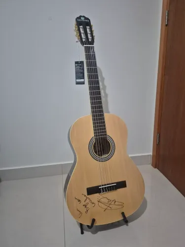 Violao novo c/ assinatura do Zé Neto 