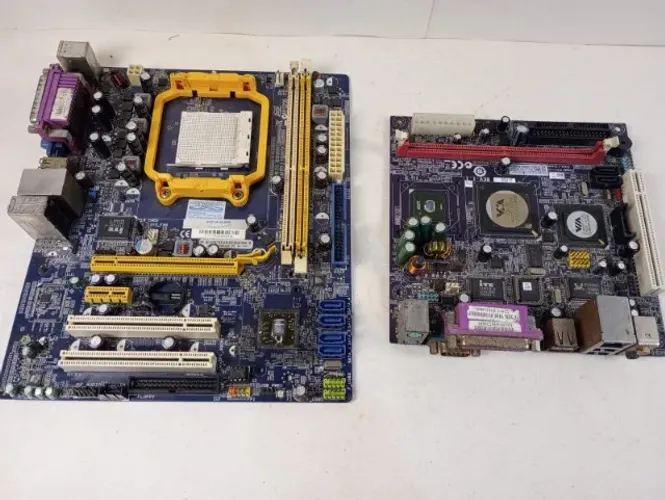 Kit Lote 2 Placas-Mães Desktop Retro (PCWare AM2+ M61PMV + VIA VB7007 Mini-ITX) - p/ Peças