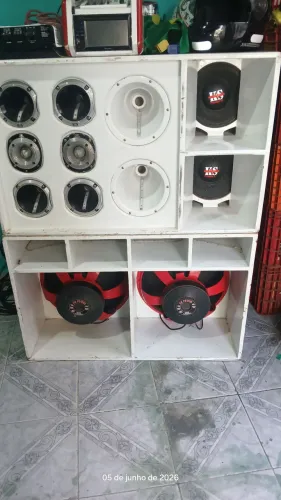 Vendo um som automotivo no valor de 15.000..