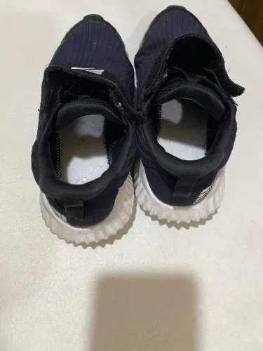 tênis adidas 