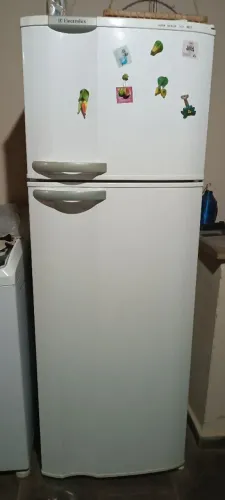 Vende se geladeira usada 