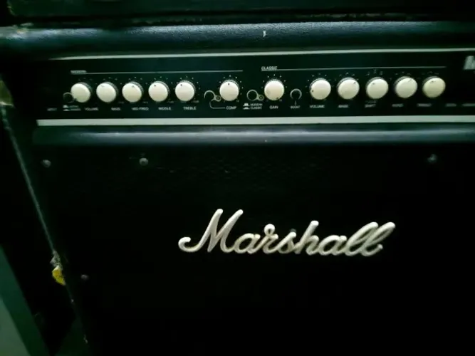 Amplificador de Baixo - Marshall MB60 Pré-Valvulado - 220v (acompanha transformador)