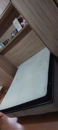 Cama queen com base bi partida