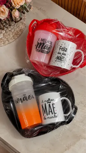 (Kit Dia das Mães) Caneca + Squeeze + Bandeja Coração