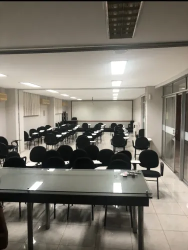 Alugo Sala Comercial em Adrianópolis Mobiliada e Pronta para Uso