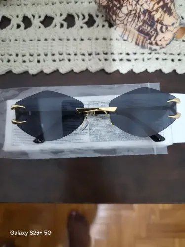 Oculos preto modelo Cartier