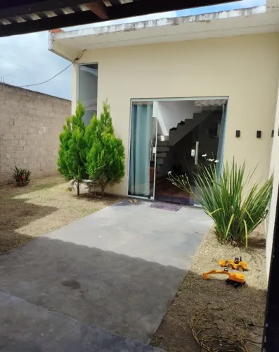 Vende-se esta Casa