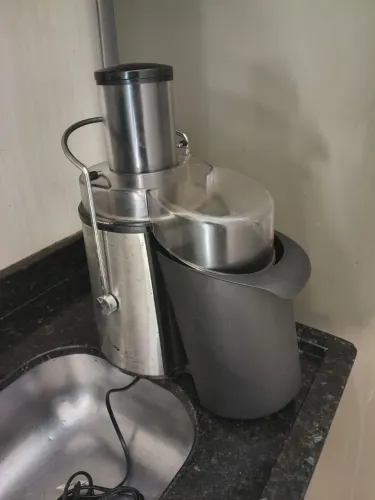 Centrífuga de suco funcionando perfeitamente