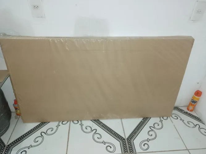 Vendo um Berço, superfície e bordas lisas, que suporte peso máximo 30Kg, sem grade móvel 