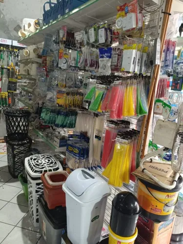 Gôndulas e Prateleiras com Gancheiras e Sem Gancheiras