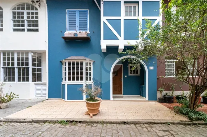 Casa de vila, a venda no Jardim América