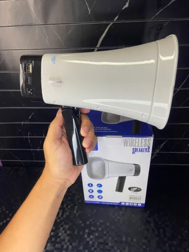 Megafone Portátil Profissional Recarregável com Sirene Musical e Gravador