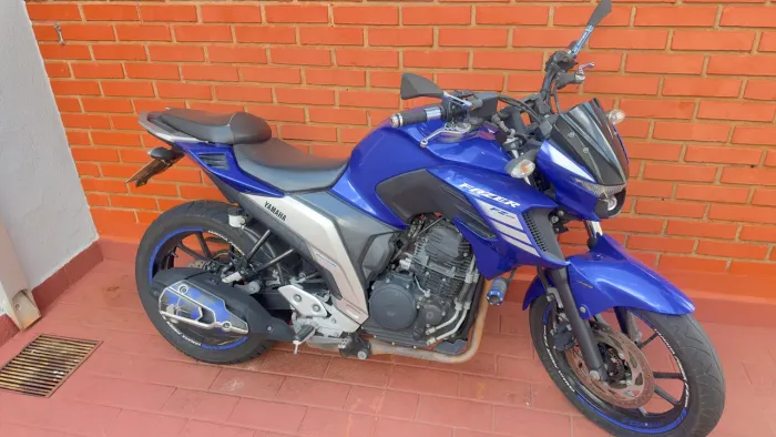 Moto único dono, espetáculo de moto, pouco rodada.
