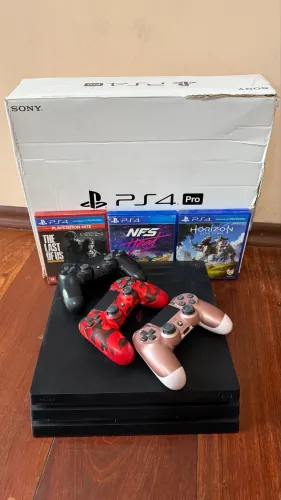 Ps4 pro com 3 jogos