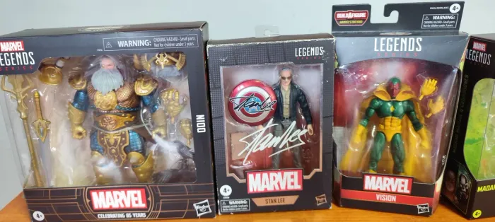 Boneco Marvel legends Odin