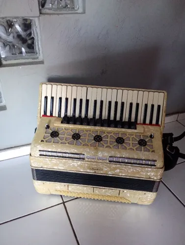 Acordeon sanfona ? em 4 stradella chinessa