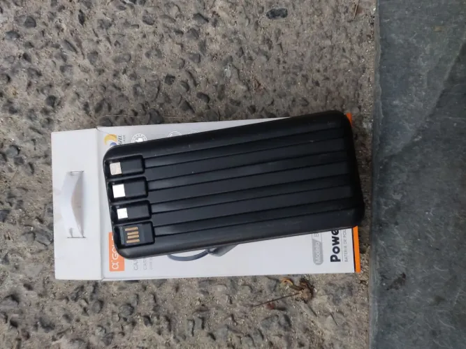 Vendo carregador portátil ótimo pra quem roda e tem celular com bateria viciada