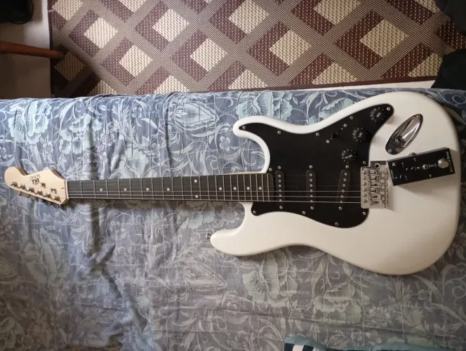 Guitarra Branca + pedal Ultimato Drive