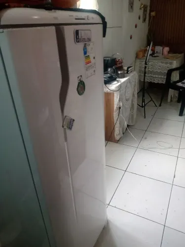 Vendo geladeira seminova