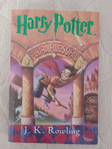 Livro Harry Potter e a Pedra Filosofal - J.K Rowling