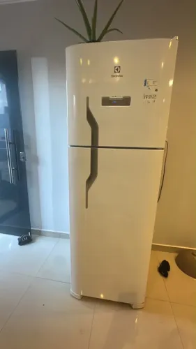 Geladeira eletrolux 400L duas portas seminova