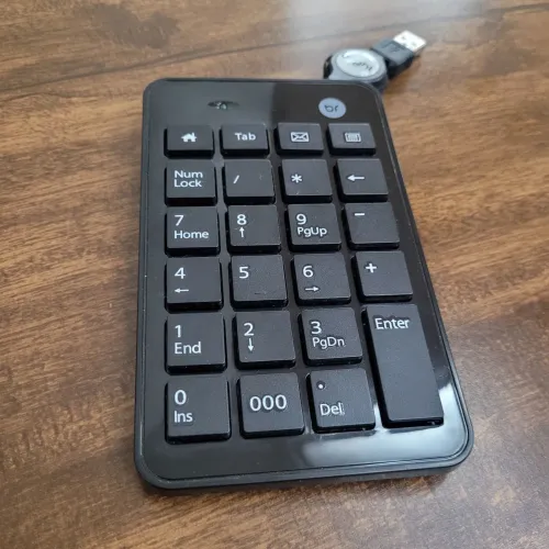 Teclado numérico USB com cabo retrátil