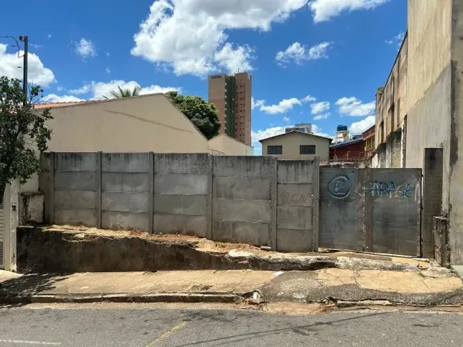 Lote central em Lavras/MG medindo 205 m2