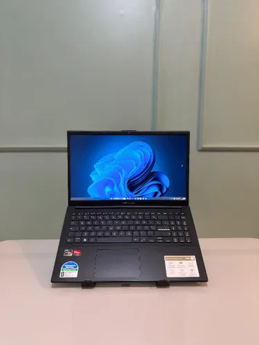 ASUS Vivobook 15 - Ryzen 5 7520U
