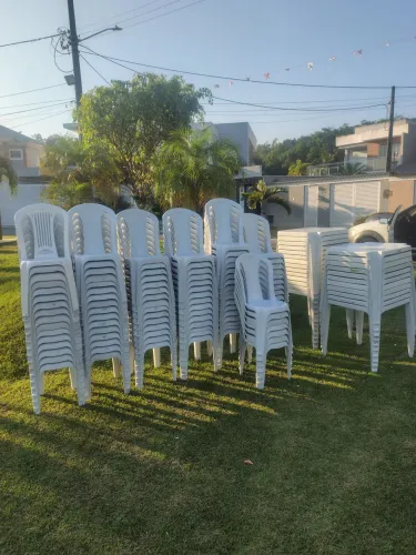 aluguel de mesas e cadeiras plásticas