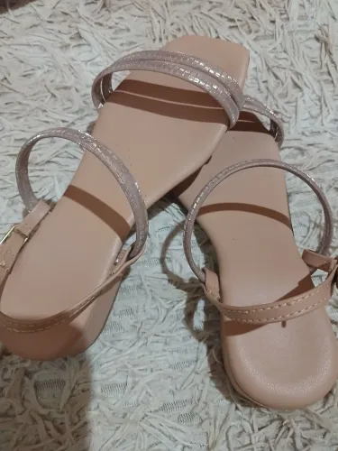 Vendo Sandália Infantil nova