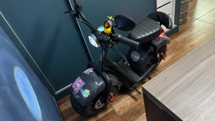 TUI Pop Scooter Elétrica 1 Lugar