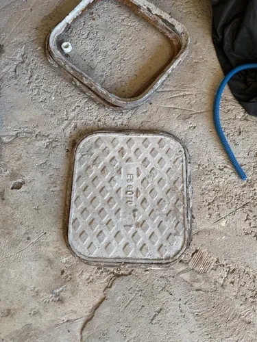 Vendo tampa de esgoto