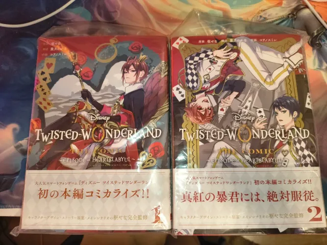 Mangás Twisted Wonderland (em japonês)