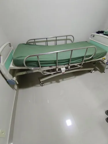 cama hospitalar usada 