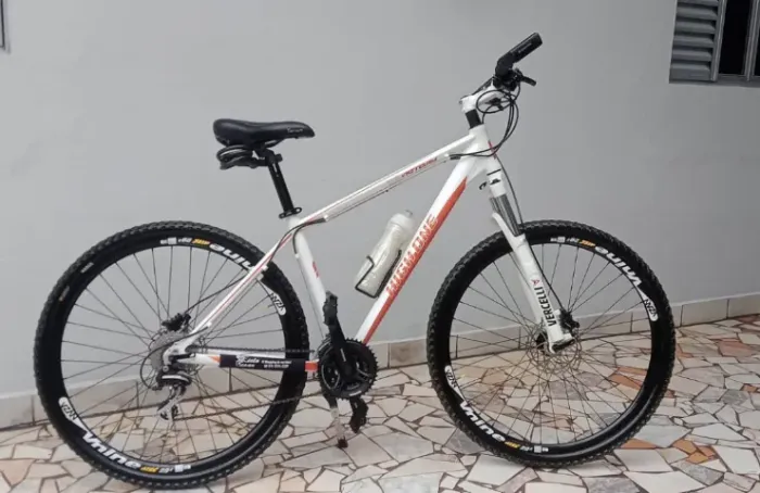 Bicicleta High One Aro 29 Quadro 19 Freio Hidráulico Shimano 24 Marchas
