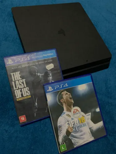 PlayStation 4 Slim 1TB com dois jogos sem controle 