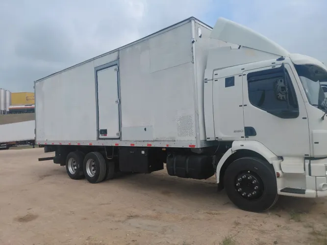 Vendo VM 260 08/09 com baú