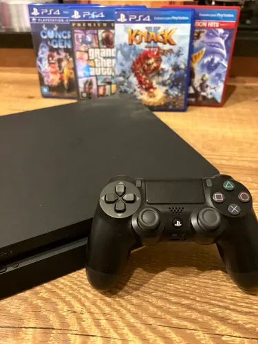 Ps4 Slim 1TB + 4 controles + 4 jogos