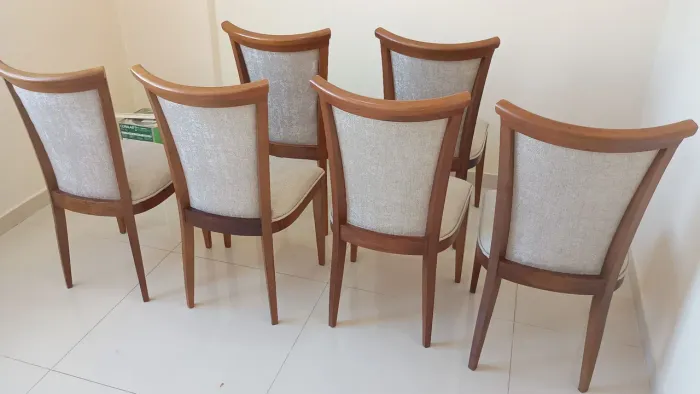 Vendo conjunto de 6 cadeiras em madeira com estofado 1.550,00