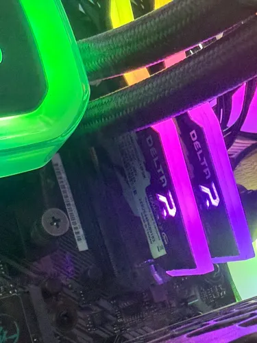 Memória RAM TeamGroup T-Force Delta RGB DDR4 16g