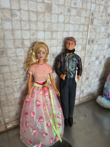BONECA BARBIE E KEN MODELO ORIGINAL, BEM CONSERVADOS!