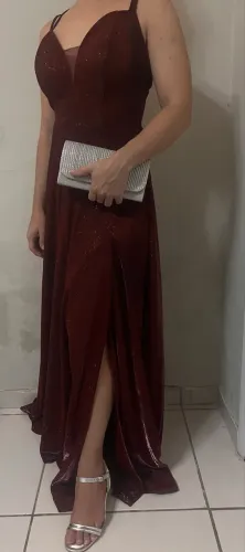 Vestido festa vinho brilho com fenda tamanho P