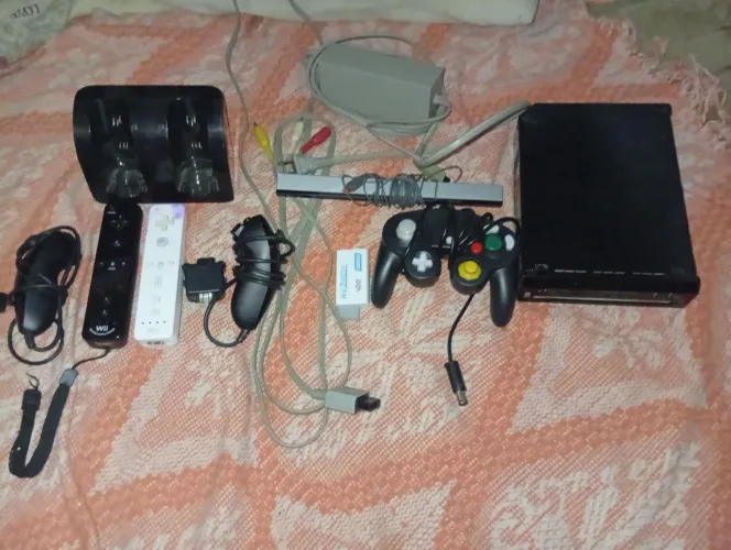 Nintendo wii desbloqueado com marcas de uso (leia a descrição por favor)