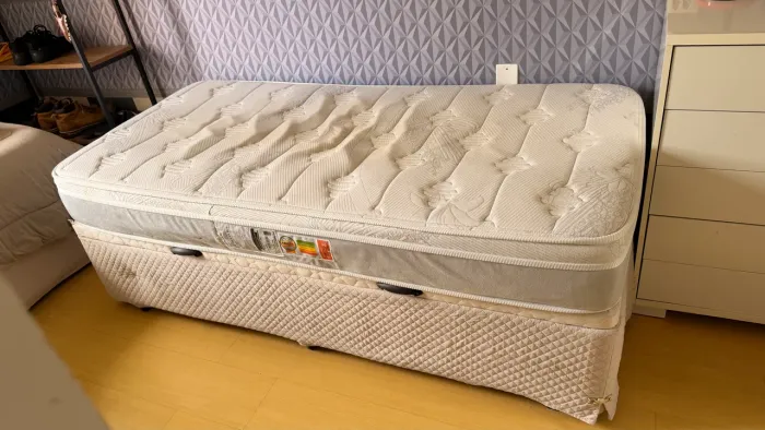 Cama de solteiro com baú seminova