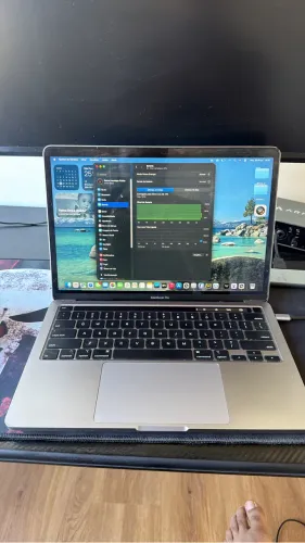 Macbook pro 2020 I7, 32gb ram, 1 tb SSD