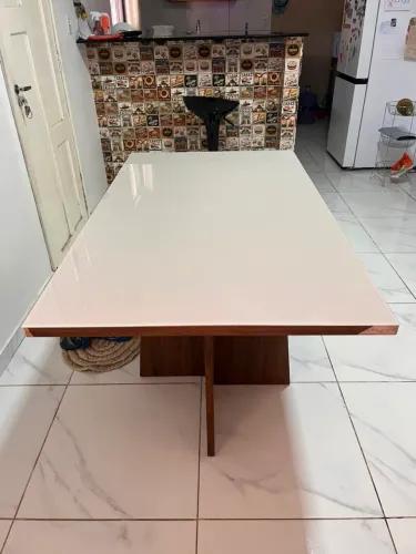 Vendo mesa sem cadeiras