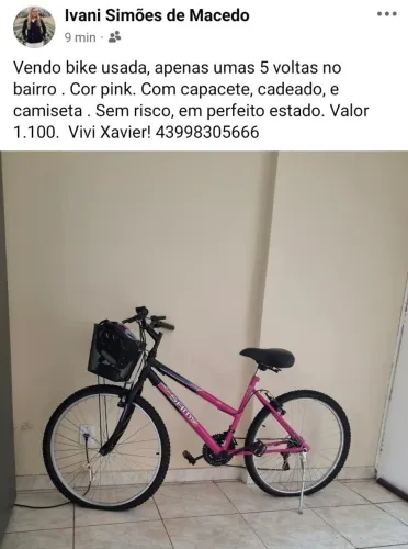 Baki nova. Cor pink. Com capacete, camiseta e cadeado. 1.100,00. Vivi Xavier. *