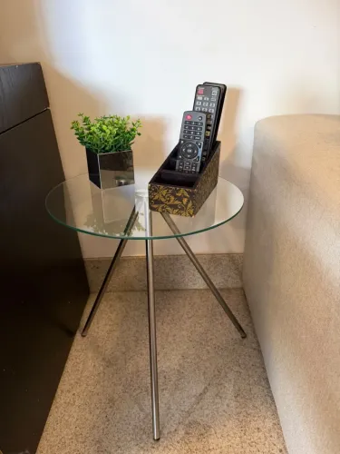 Mesa de vidro de canto