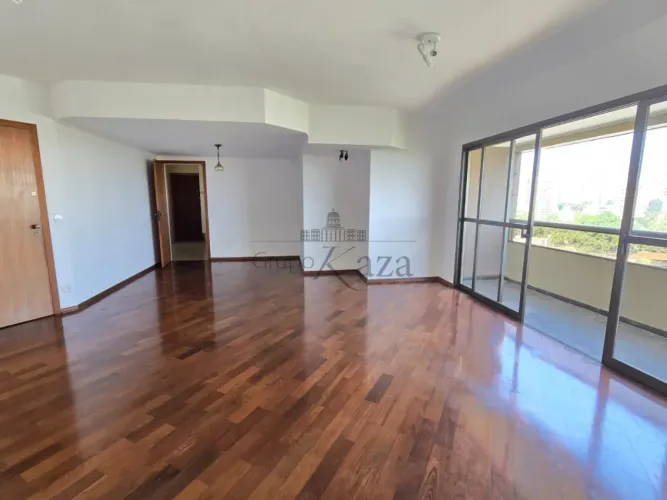 Apartamento - Residencial - No bairro Centro - Residencial Por do Sol - 4 Dormitórios - 16
