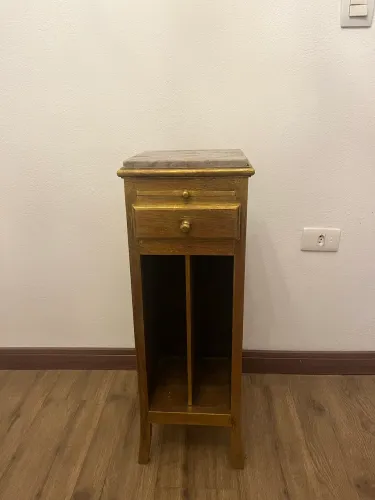 Mesa lateral antiga